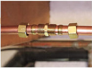 5/8 de polegada X uma compressão de bronze de 3/8 de polegada que cabe reduzindo a união
